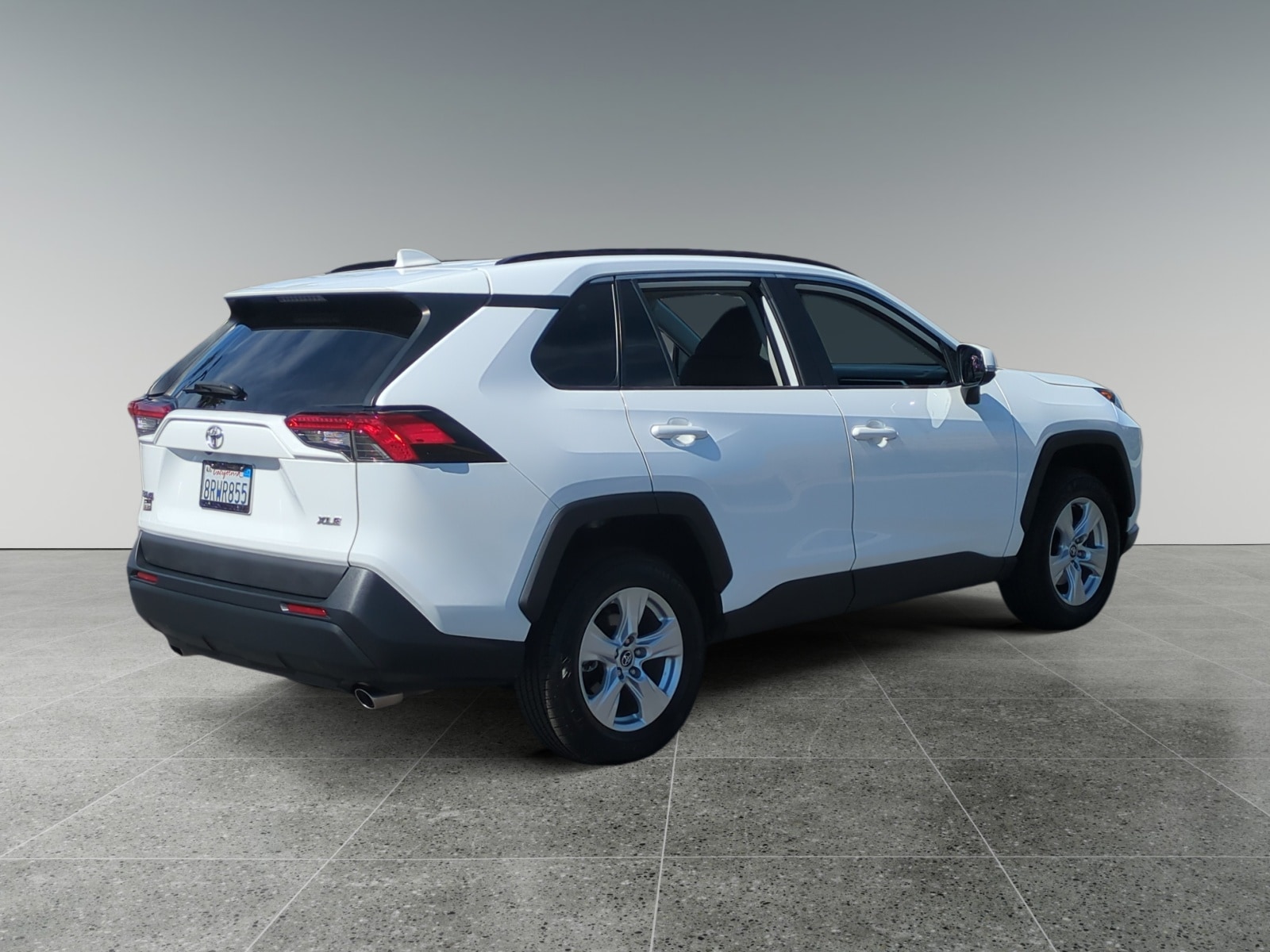 2020 Toyota RAV4 XLE photo 5
