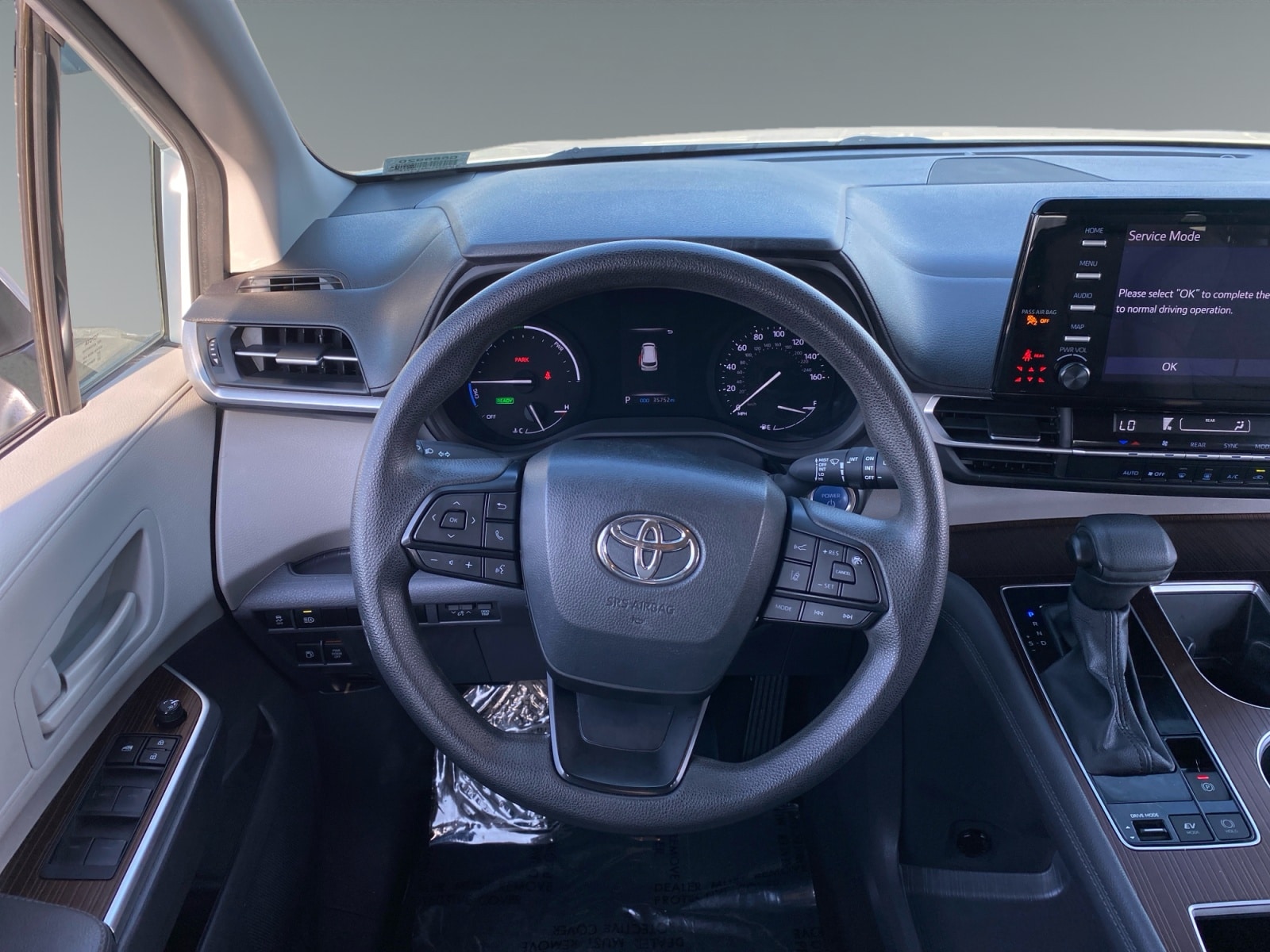 2024 Toyota Sienna LE - Photo 12