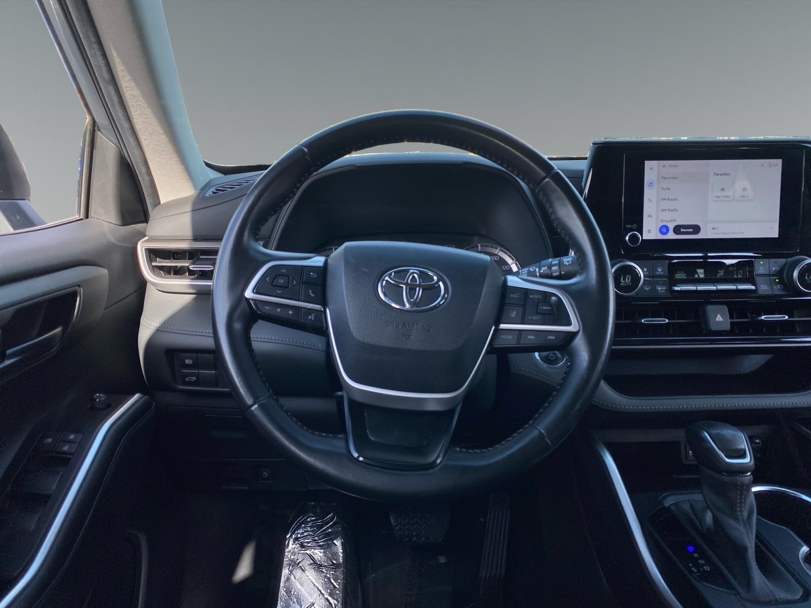 2023 Toyota Highlander LE - Photo 12
