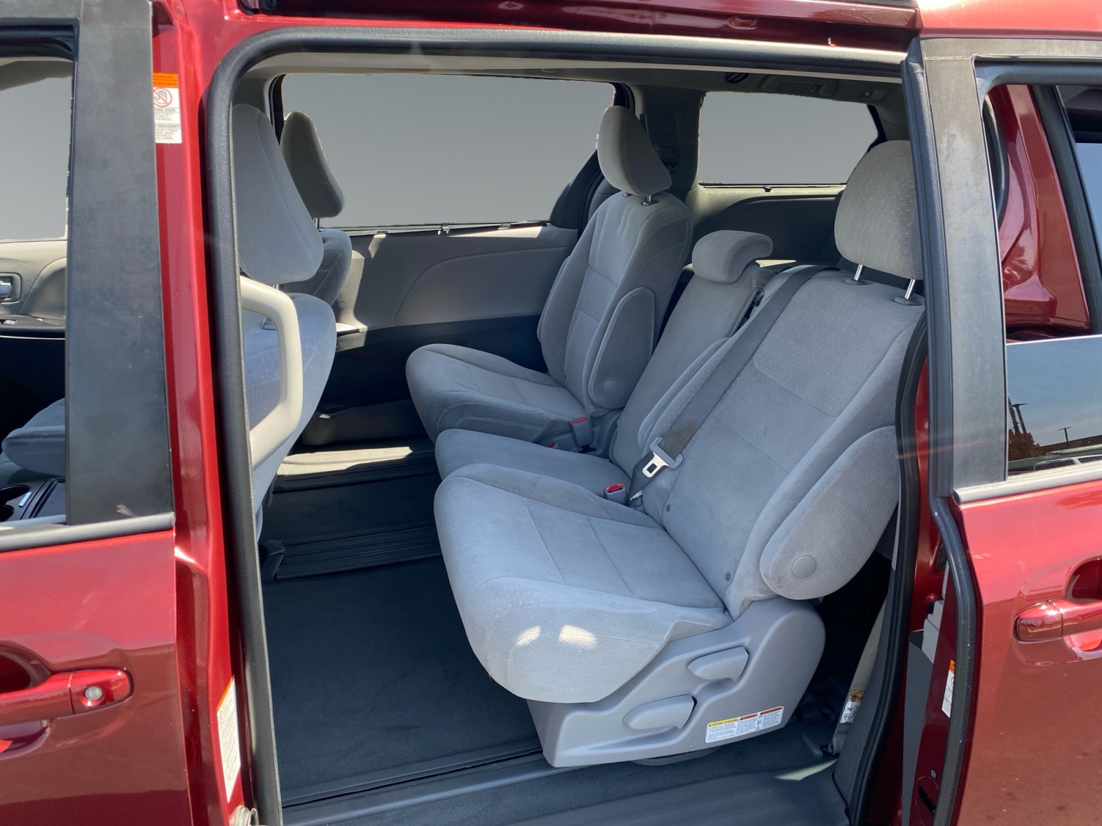 2020 Toyota Sienna LE - Photo 13