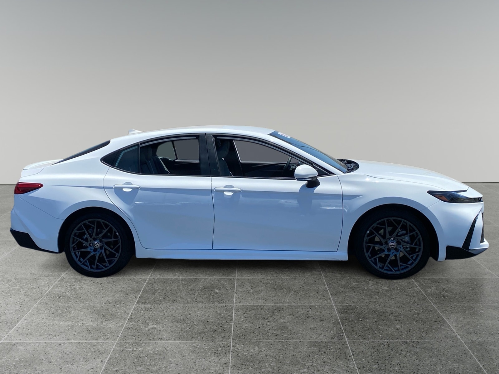 2026 Toyota Camry SE - Photo 6