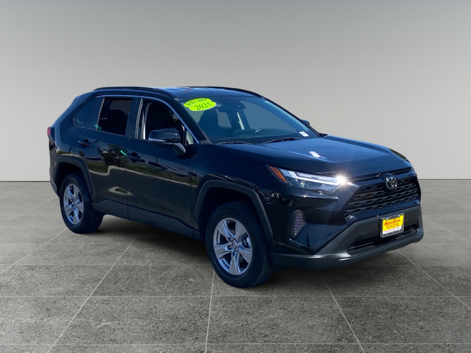 2025 Toyota RAV4 XLE - Photo 7
