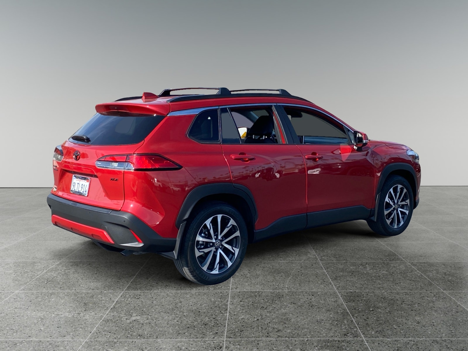 2024 Toyota Corolla Cross XLE photo 5