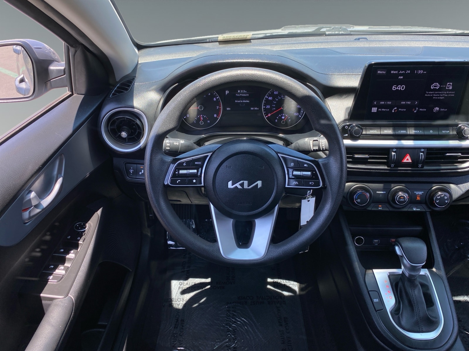 2024 Kia Forte LXS - Photo 12