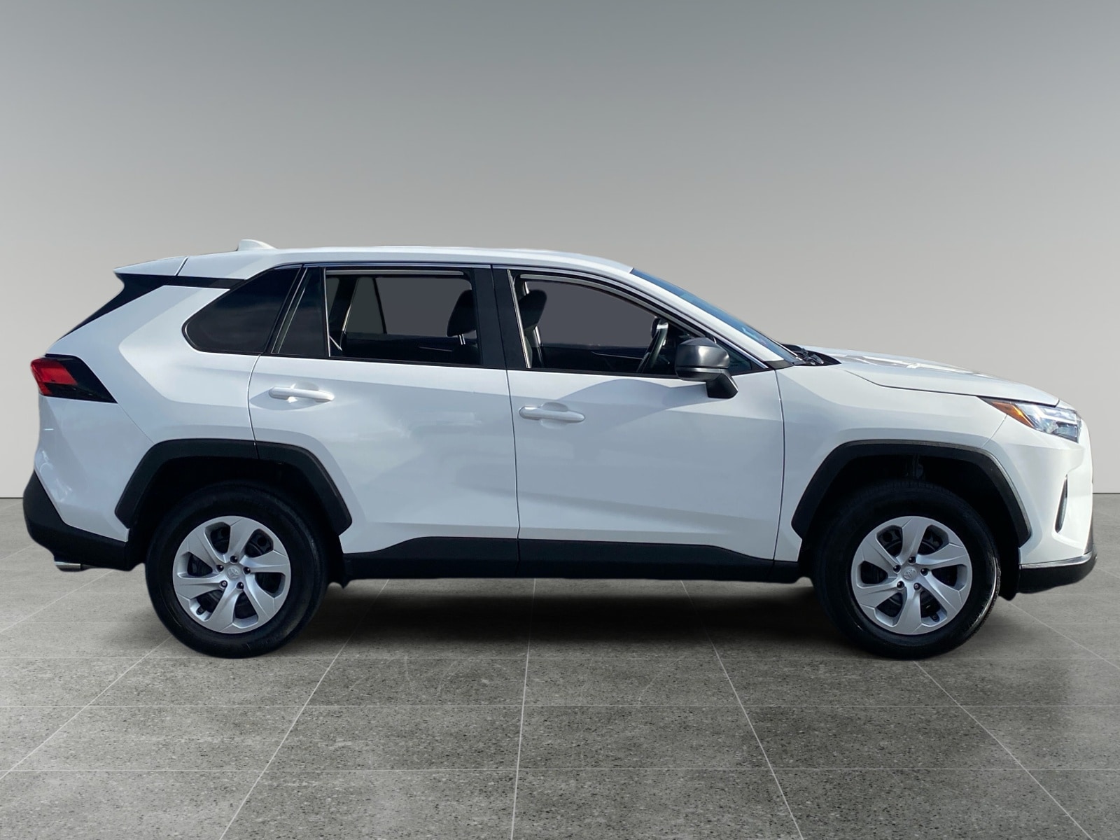 2025 Toyota RAV4 LE - Photo 6