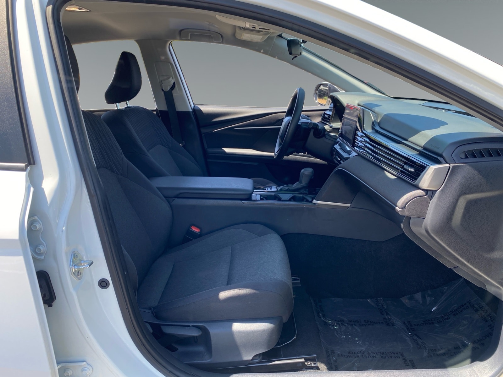 2025 Toyota Camry LE - Photo 15