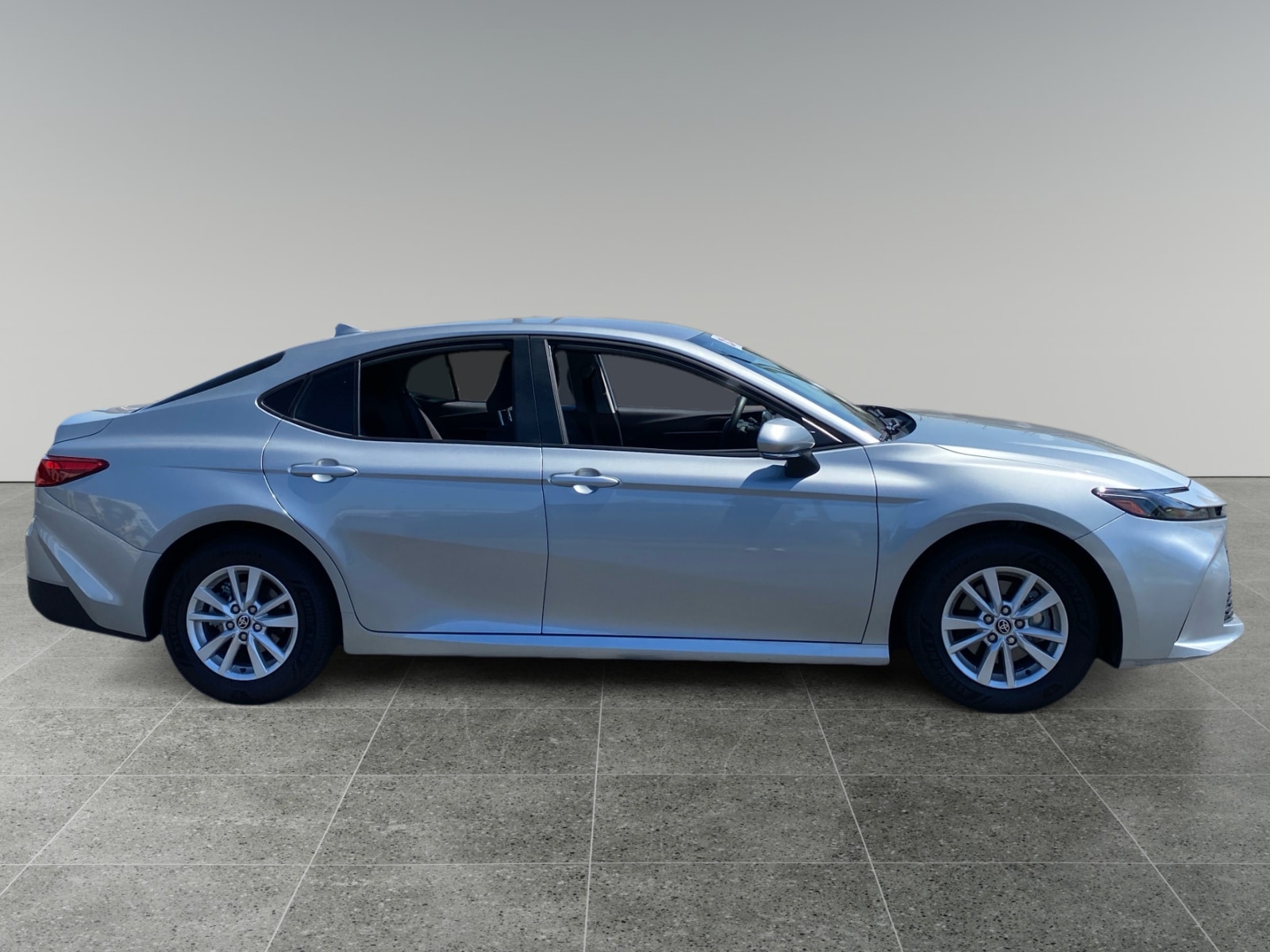 2025 Toyota Camry LE - Photo 6