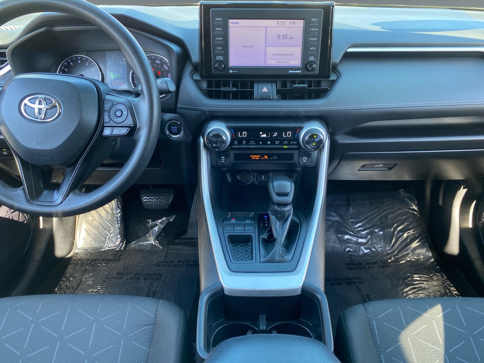 2022 Toyota RAV4 XLE - Photo 11