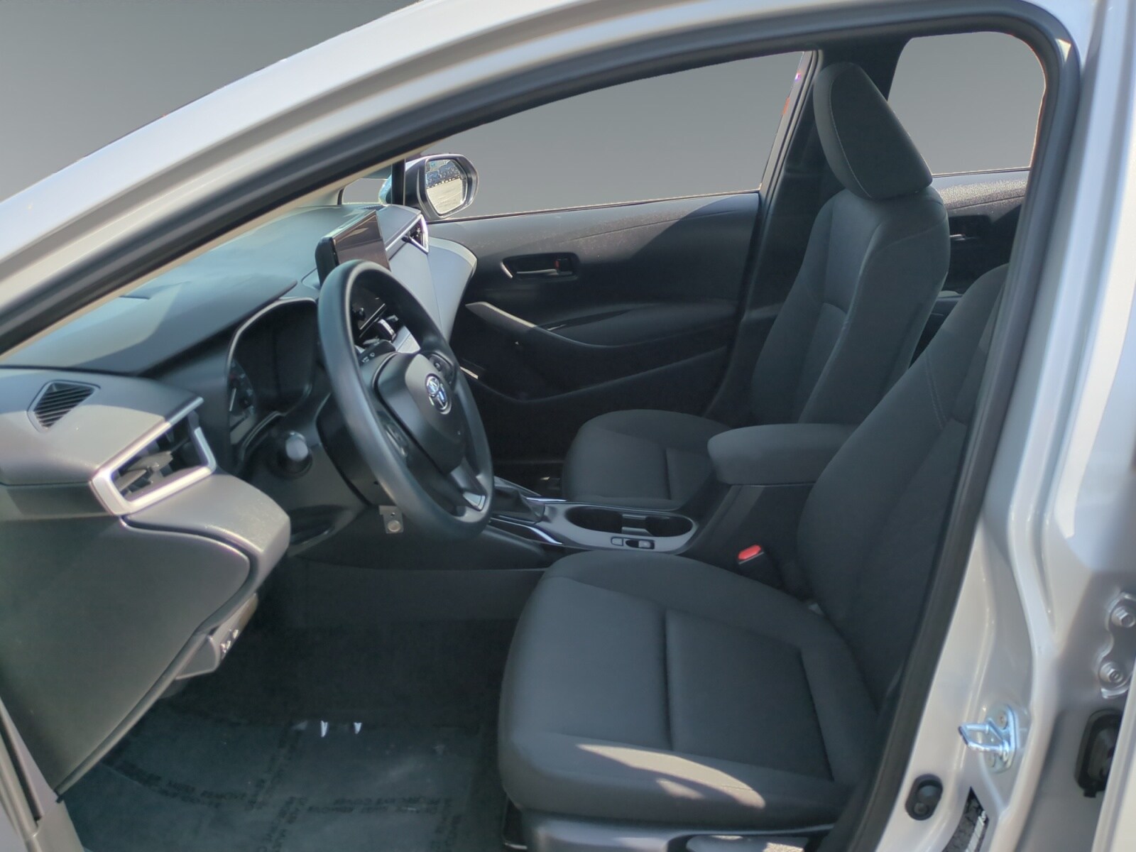 2025 Toyota Corolla LE photo 3