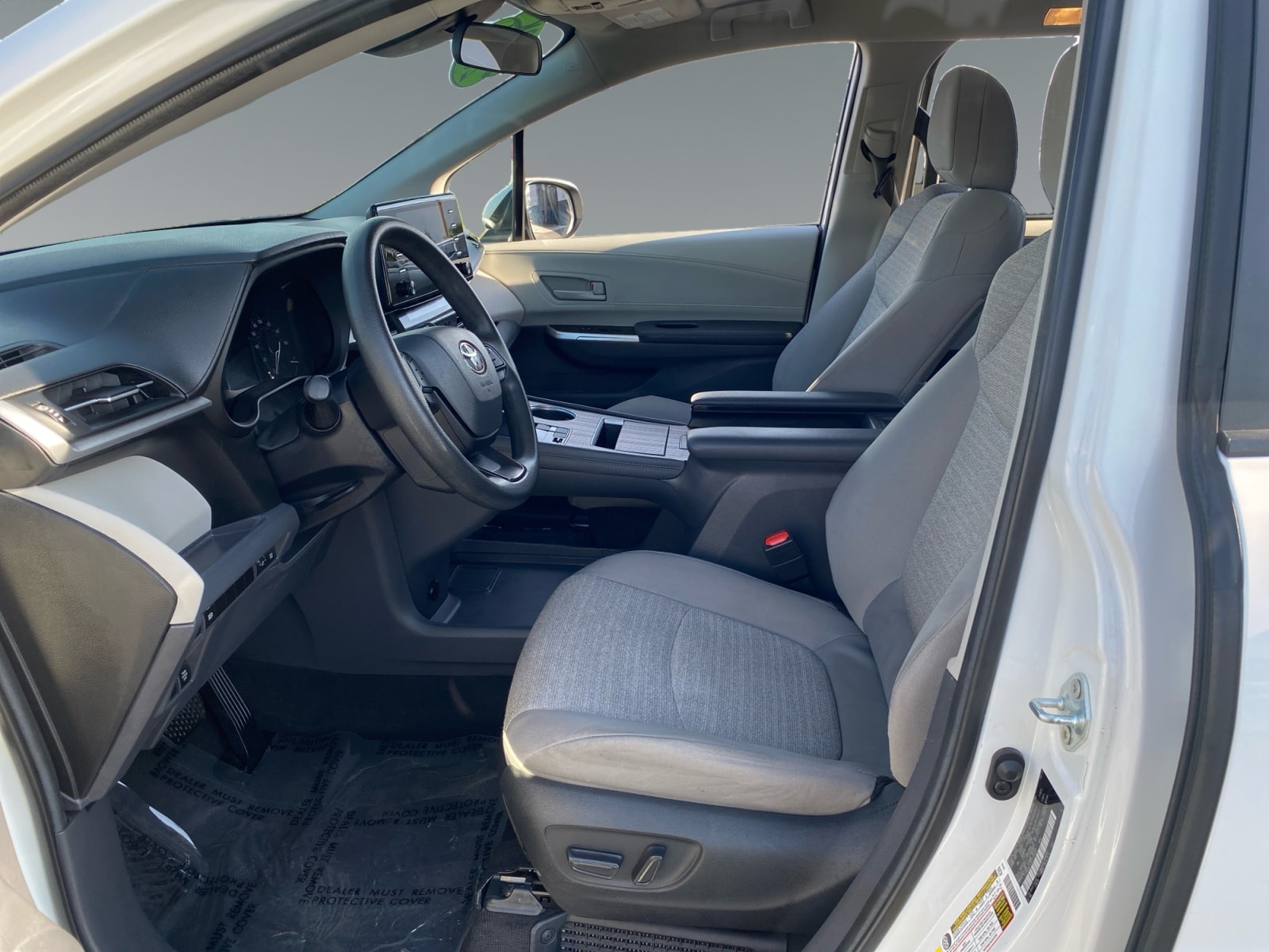 2024 Toyota Sienna LE - Photo 9