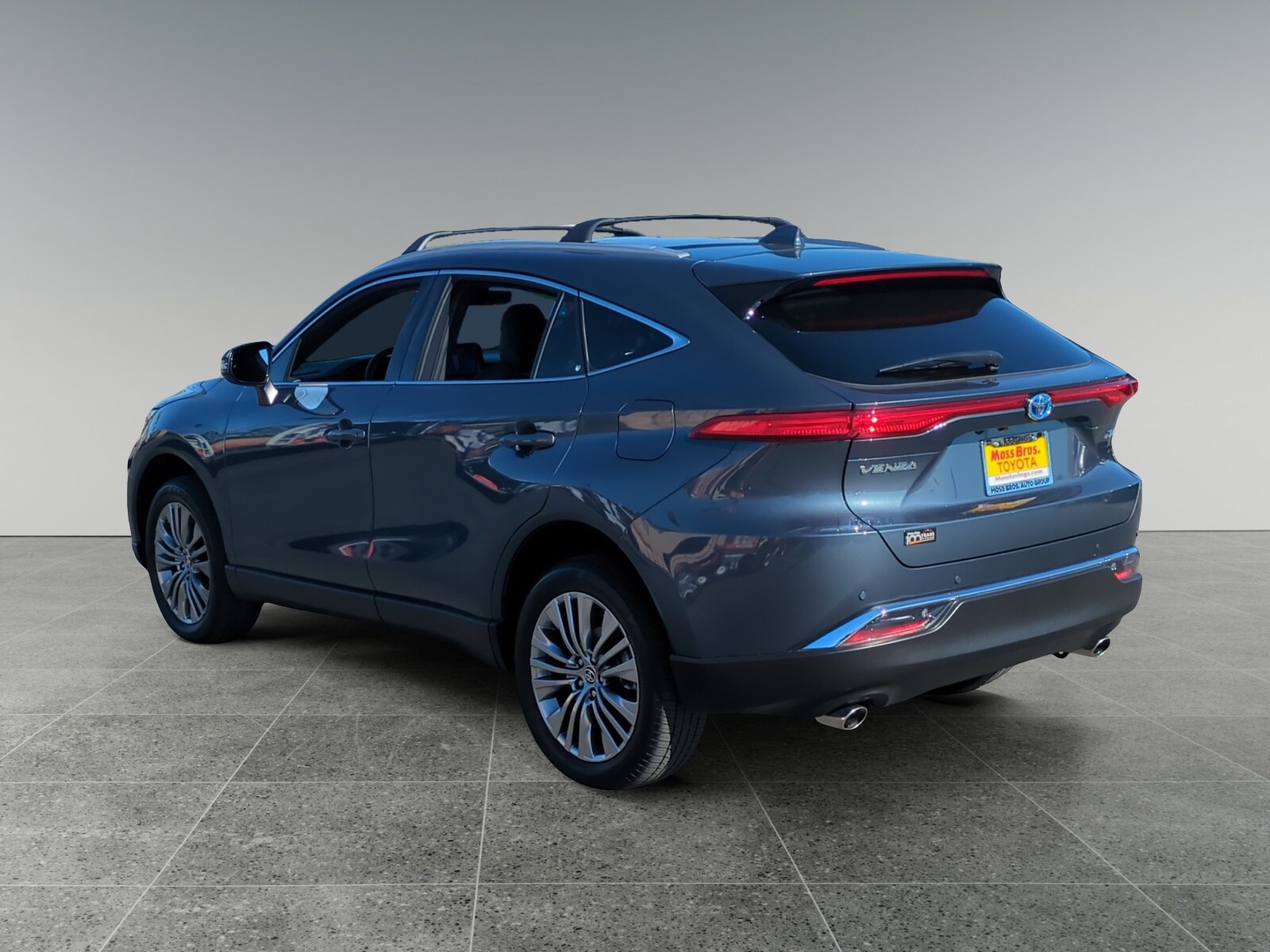 2024 Toyota Venza XLE photo 3