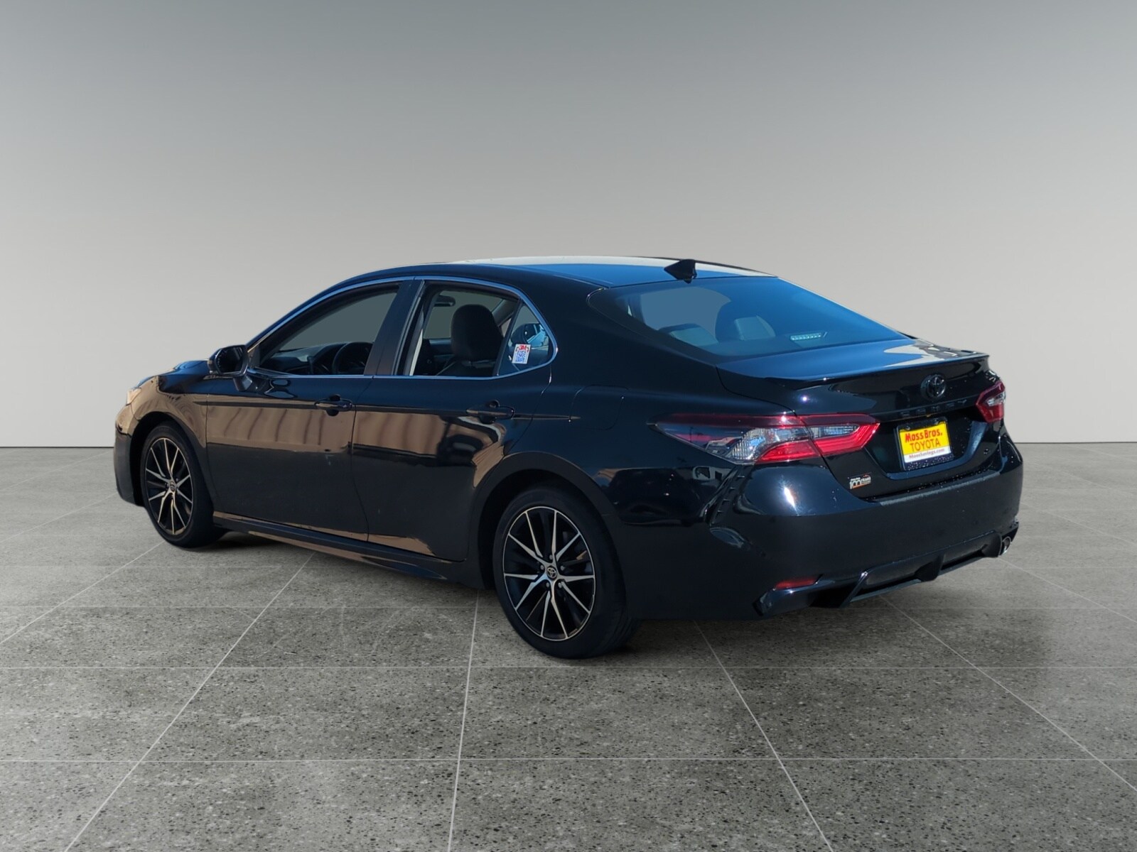 2023 Toyota Camry SE photo 3