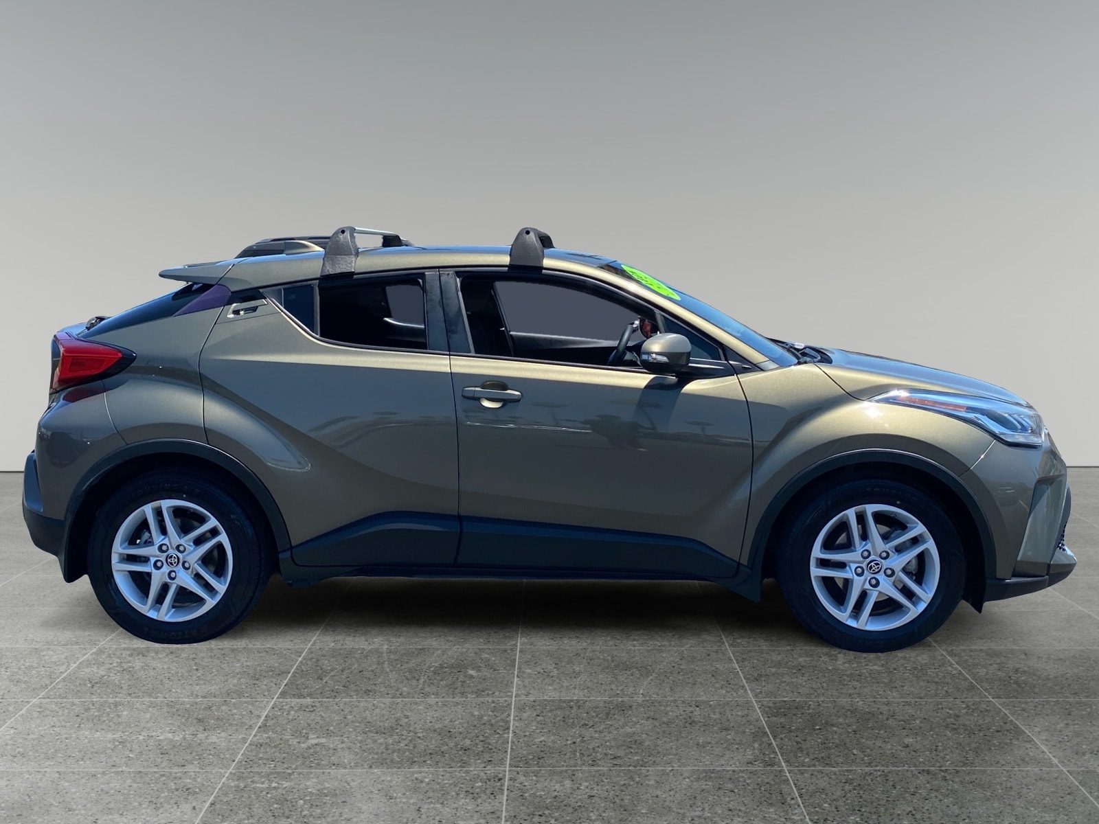 2021 Toyota C-HR LE - Photo 6