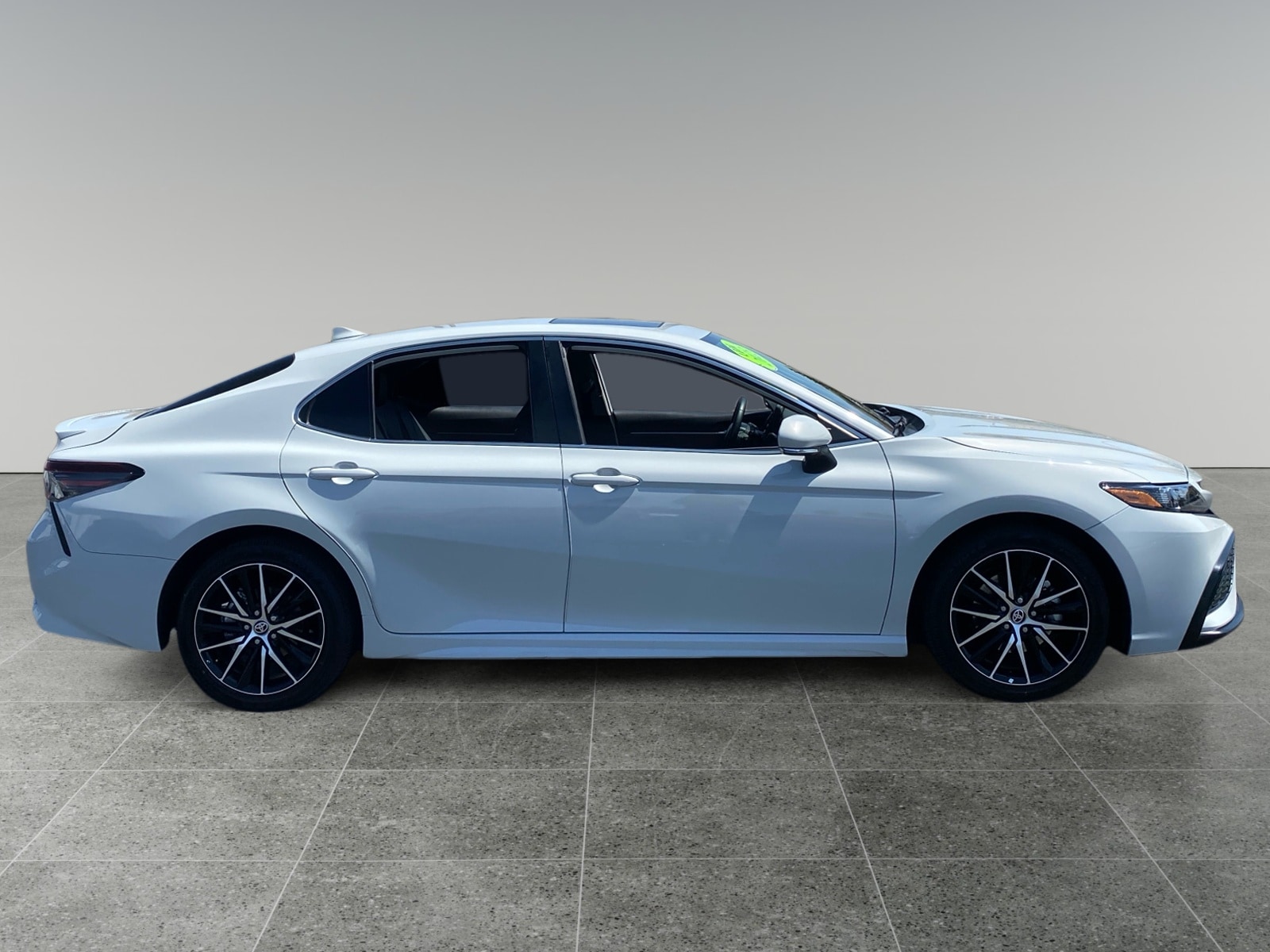 2023 Toyota Camry SE - Photo 6