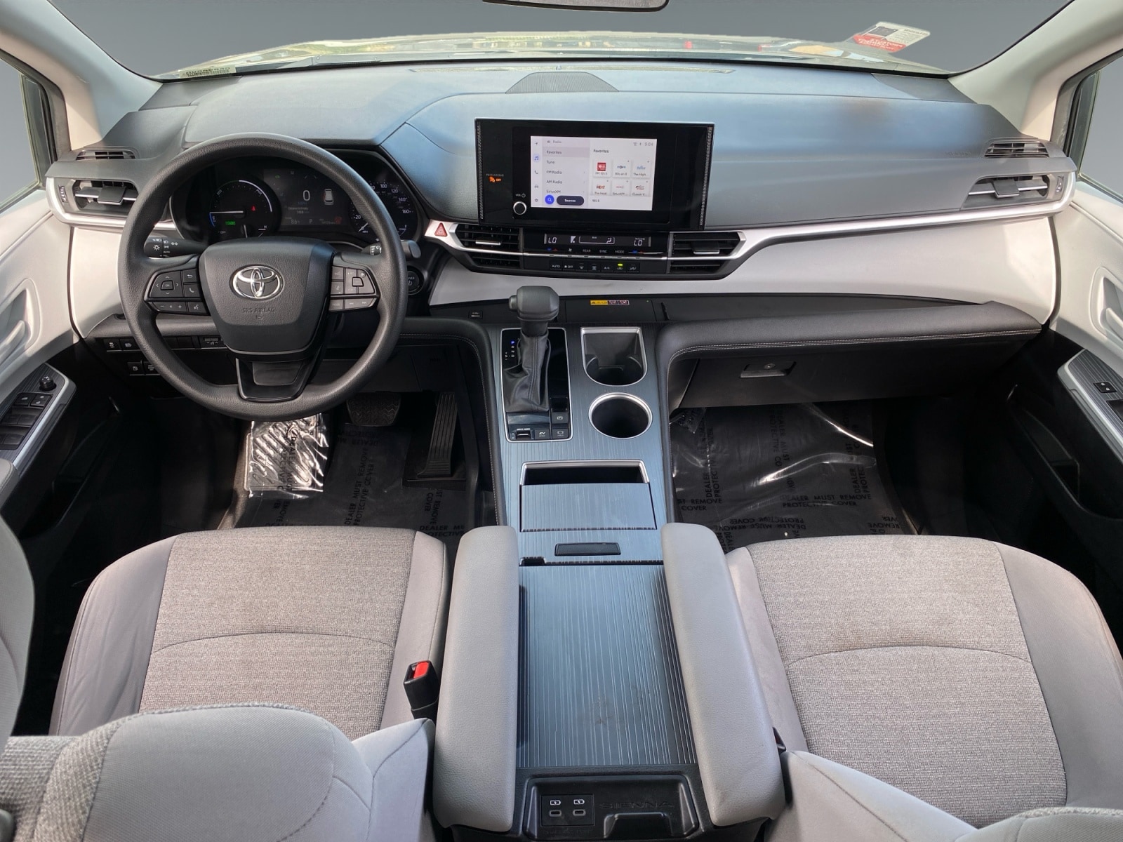 2025 Toyota Sienna LE - Photo 10