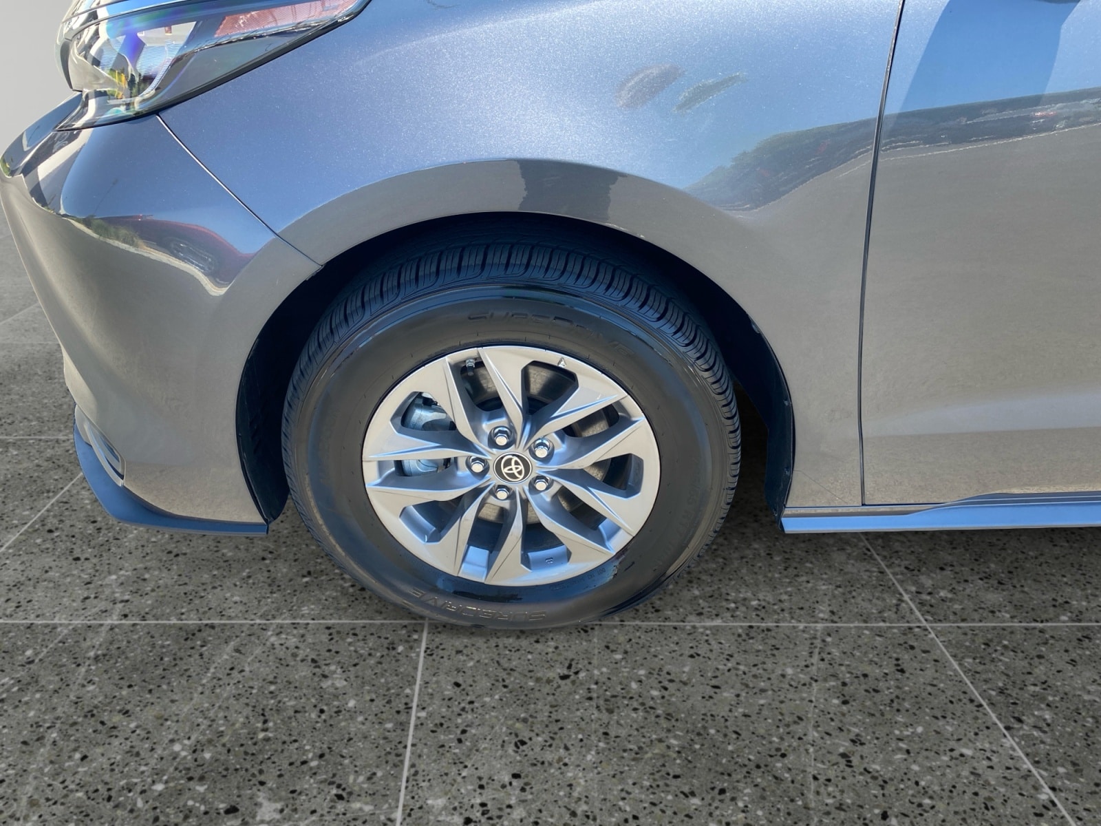 2025 Toyota Sienna XLE - Photo 14