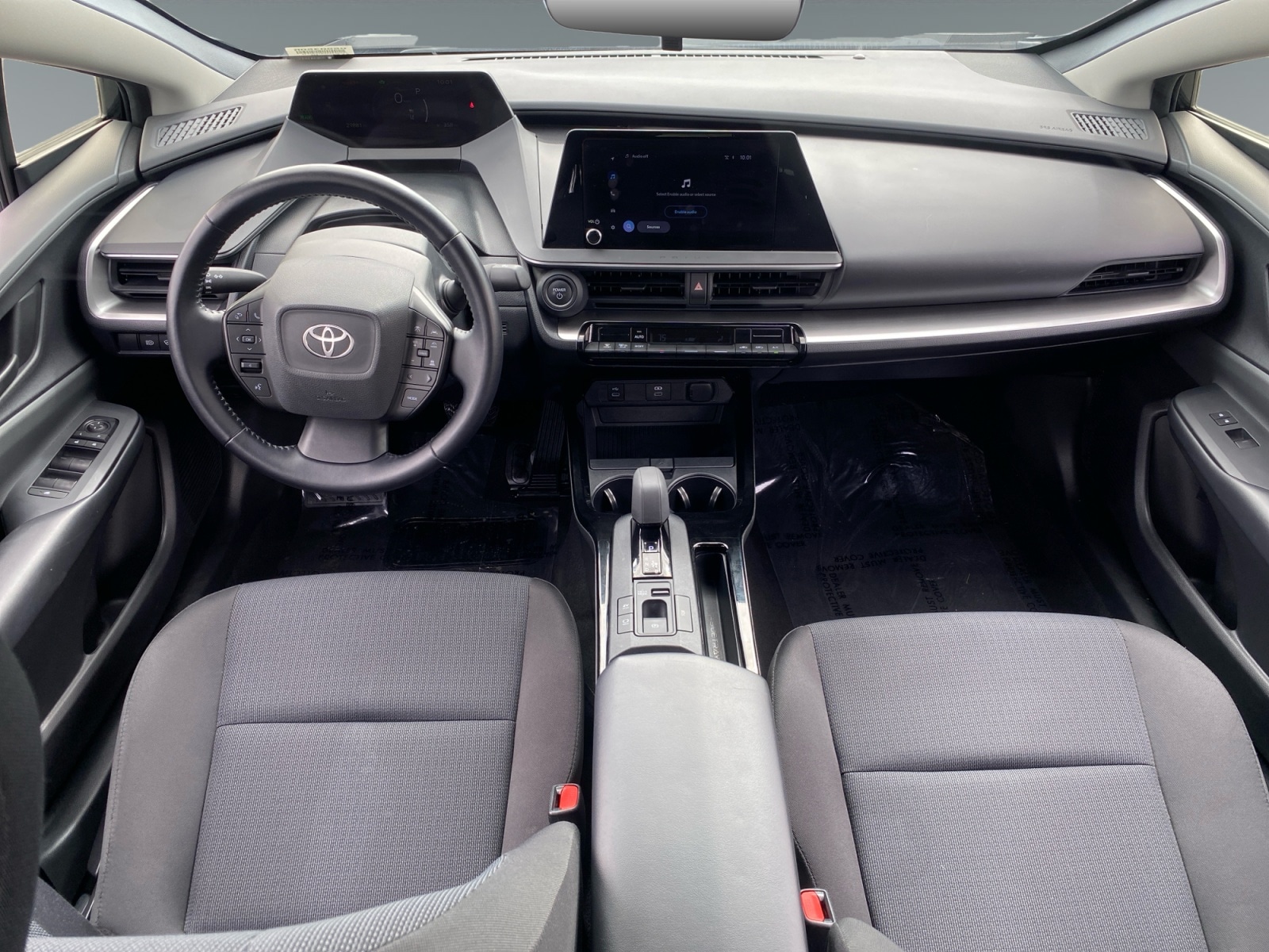 2025 Toyota Prius LE - Photo 10