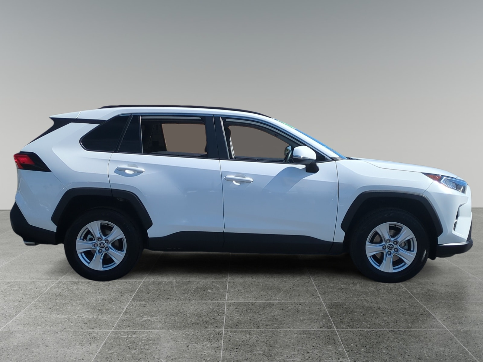 2020 Toyota RAV4 XLE photo 6