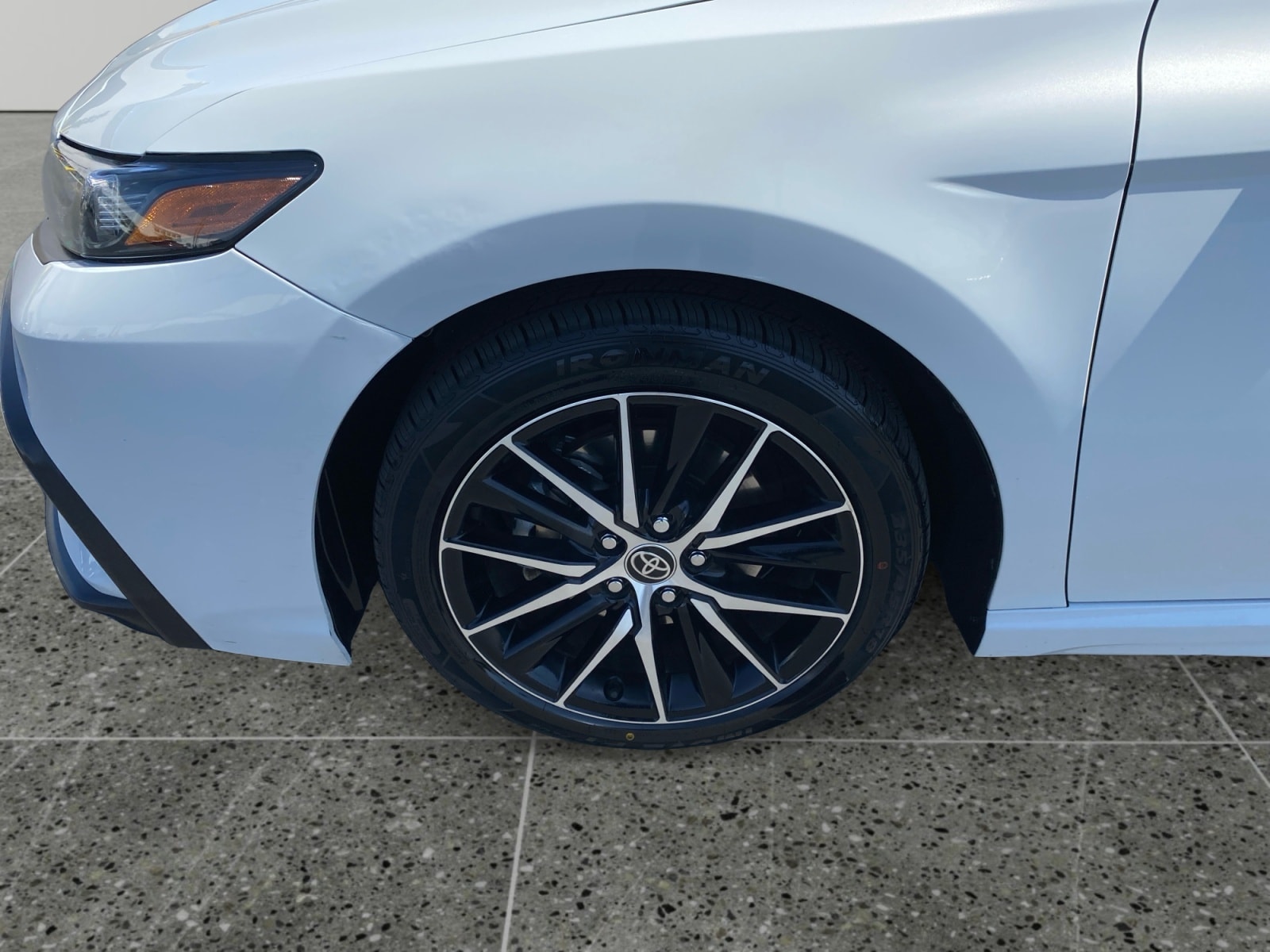 2023 Toyota Camry SE - Photo 14