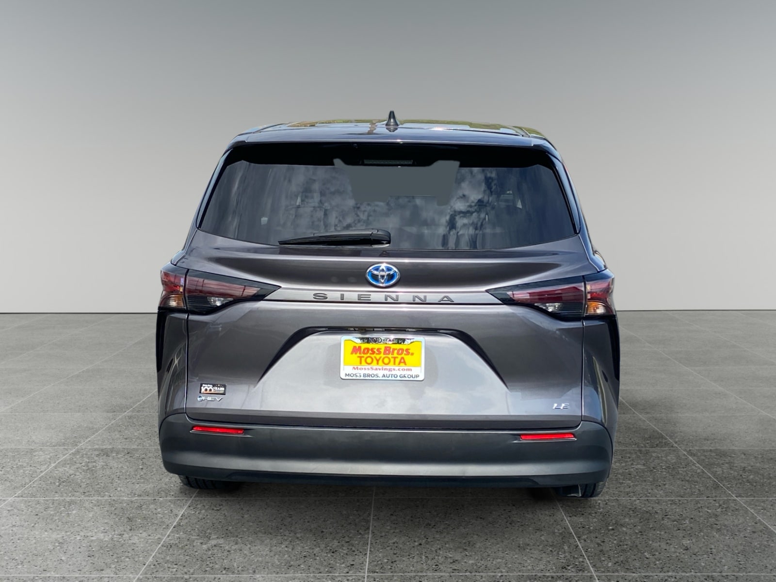 2025 Toyota Sienna LE - Photo 4