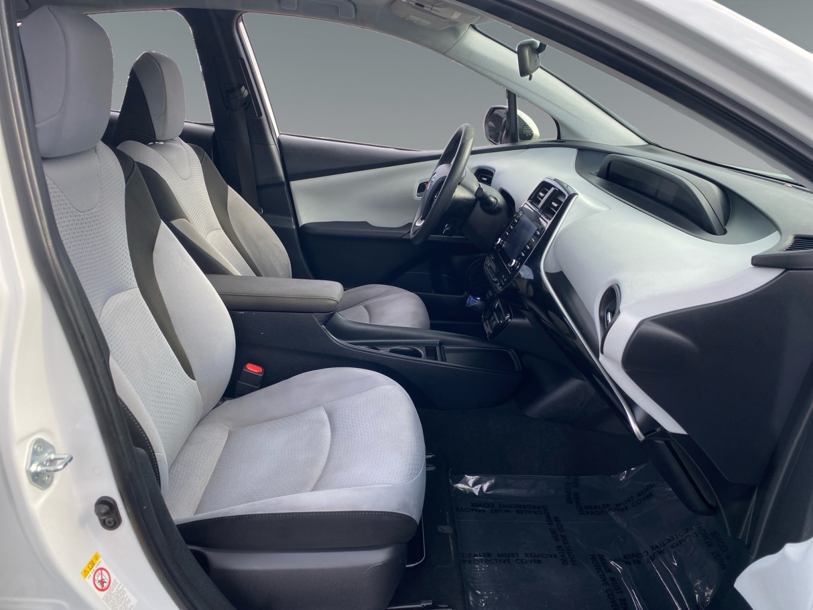 2022 Toyota Prius LE - Photo 15