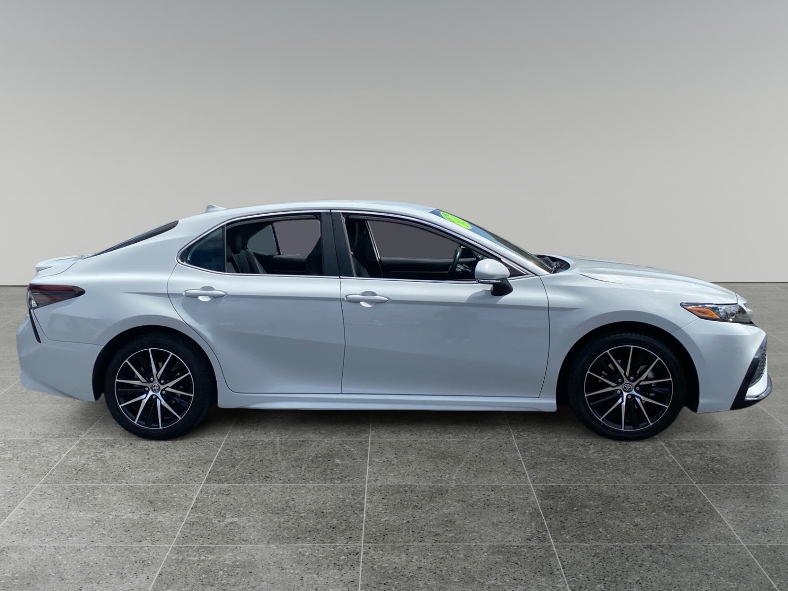 2023 Toyota Camry SE - Photo 6