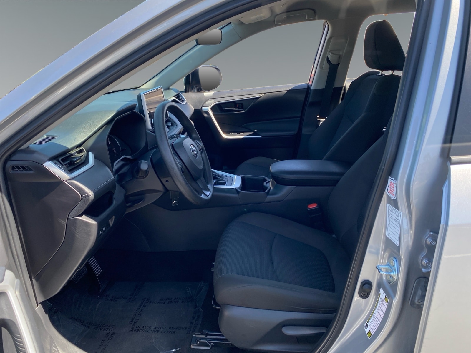 2025 Toyota RAV4 LE - Photo 9
