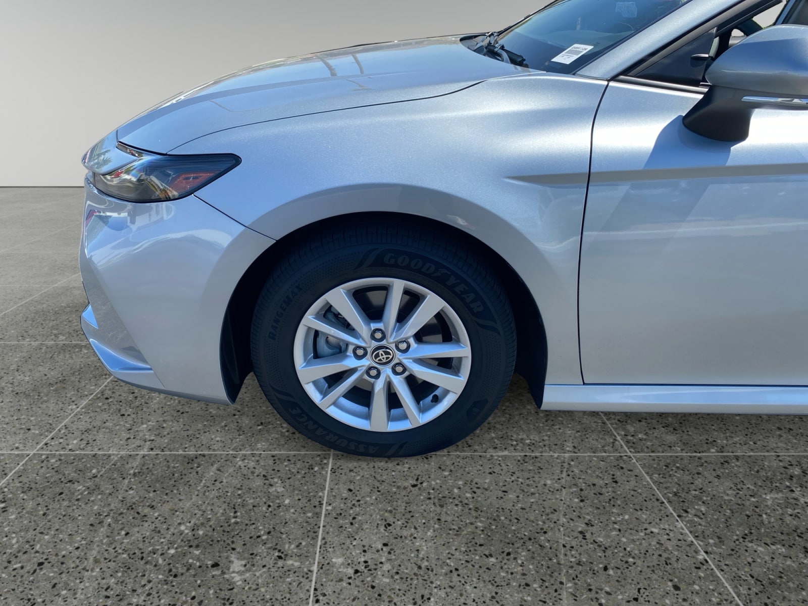 2025 Toyota Camry LE - Photo 14