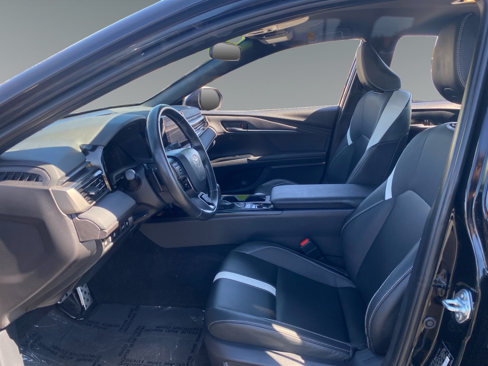 2026 Toyota Camry SE - Photo 9