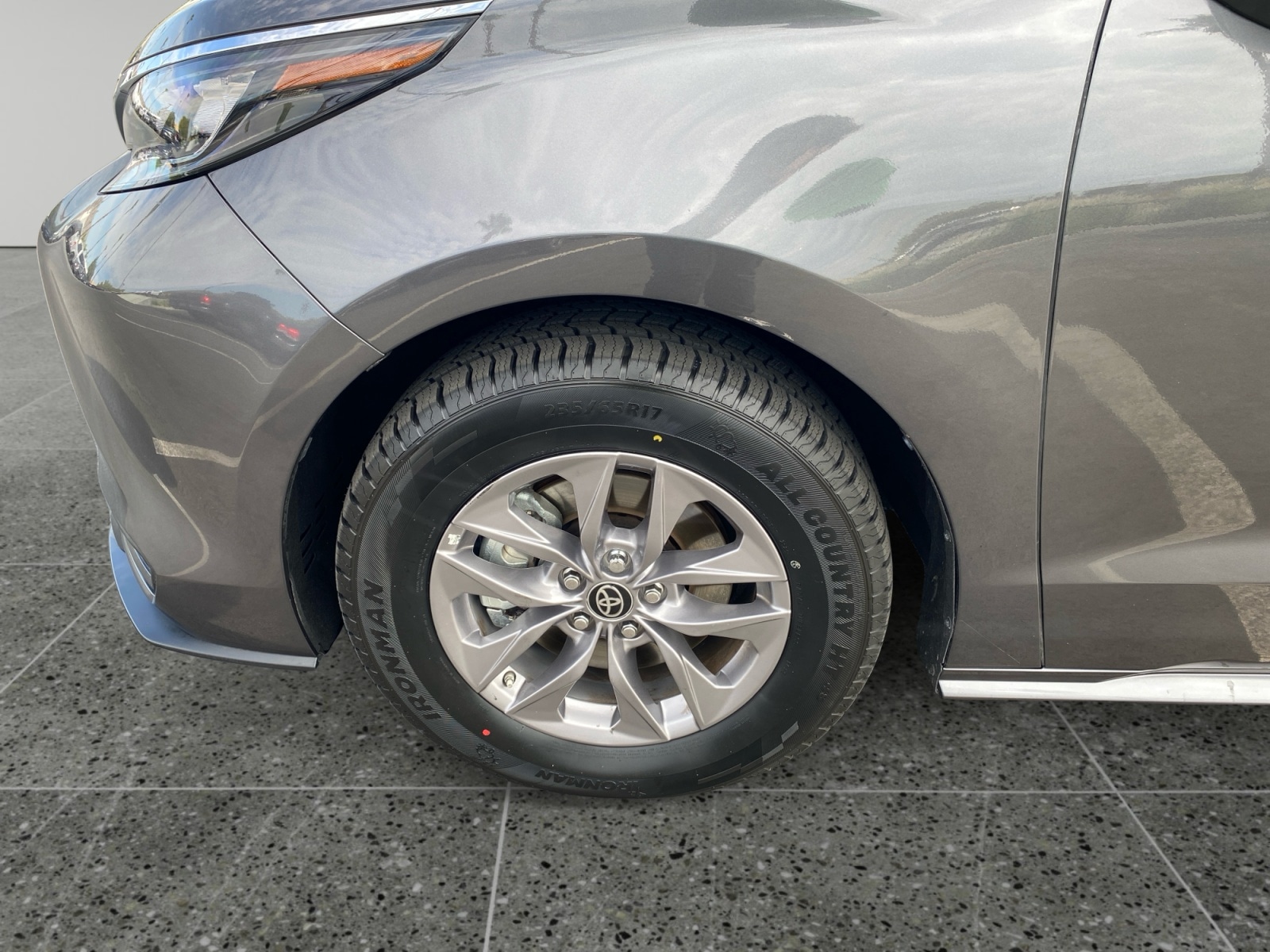 2025 Toyota Sienna LE - Photo 14