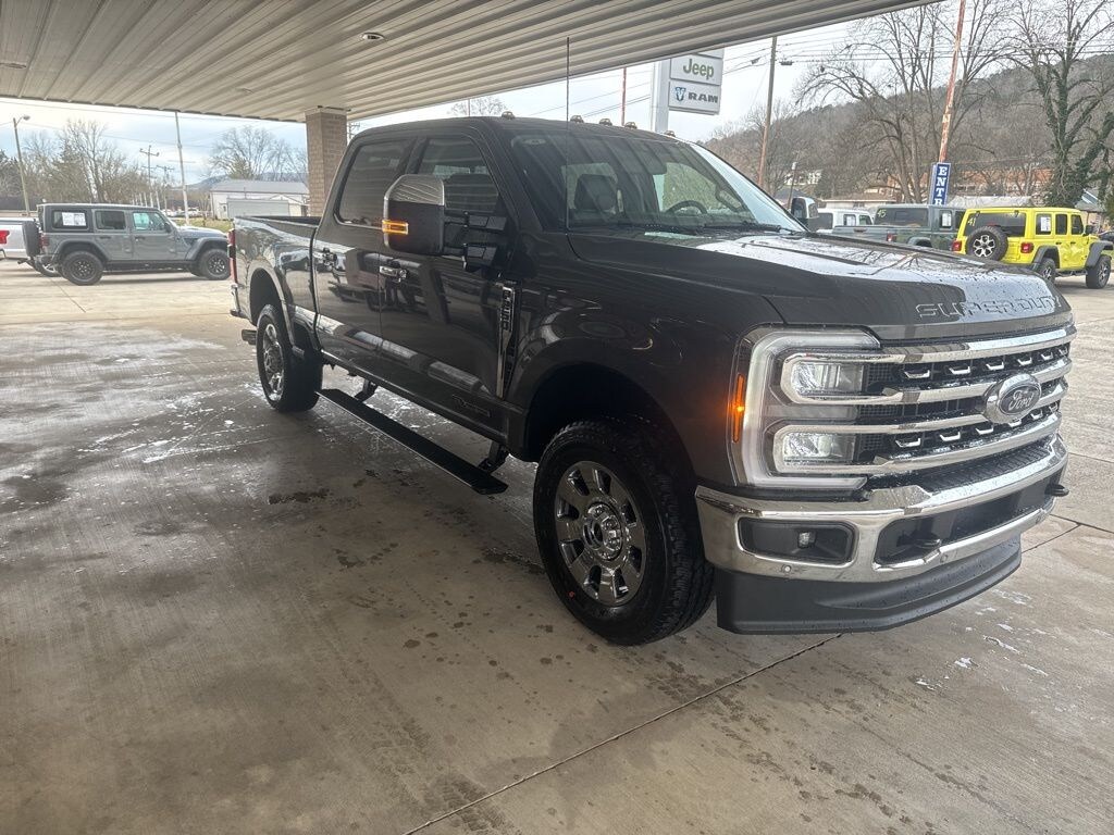 New 2026 Ford F-250SD Lariat Truck Crew Cab