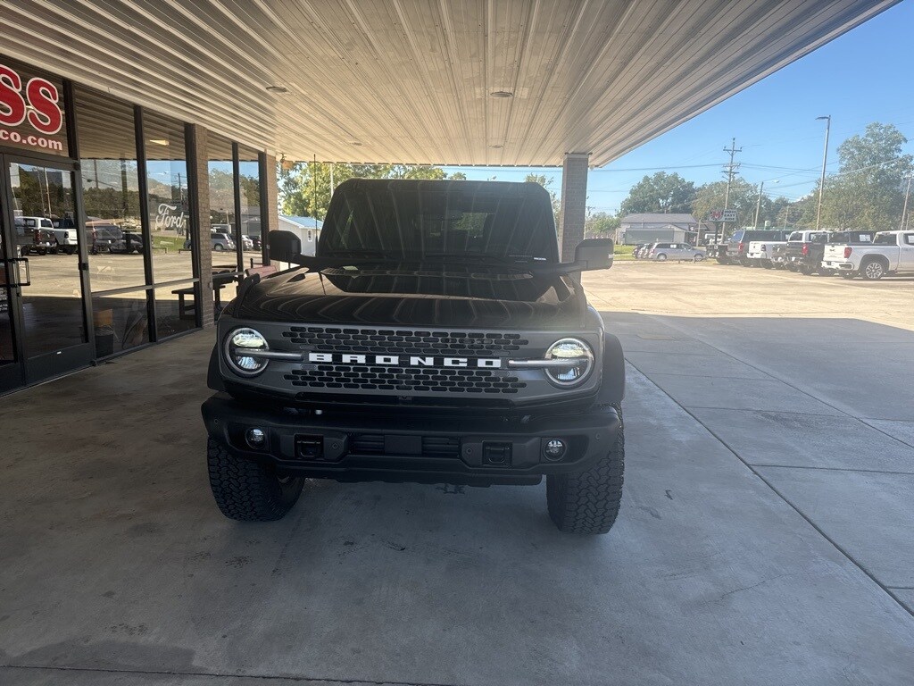 2025 Ford Bronco Badlands photo 2