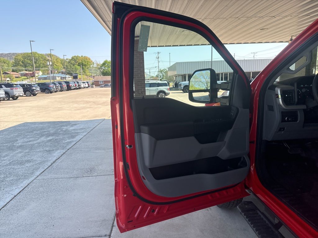 2026 Ford F-350 Super Duty Chassis Cab XL - Photo 16