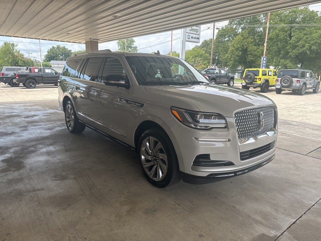 2024 Lincoln Navigator L Reserve photo 3