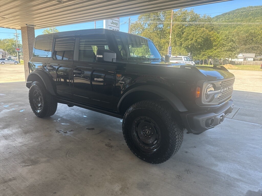 2025 Ford Bronco Badlands photo 3