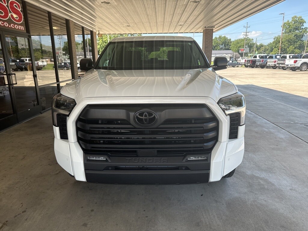 2022 Toyota Tundra SR5 CrewMax photo 2