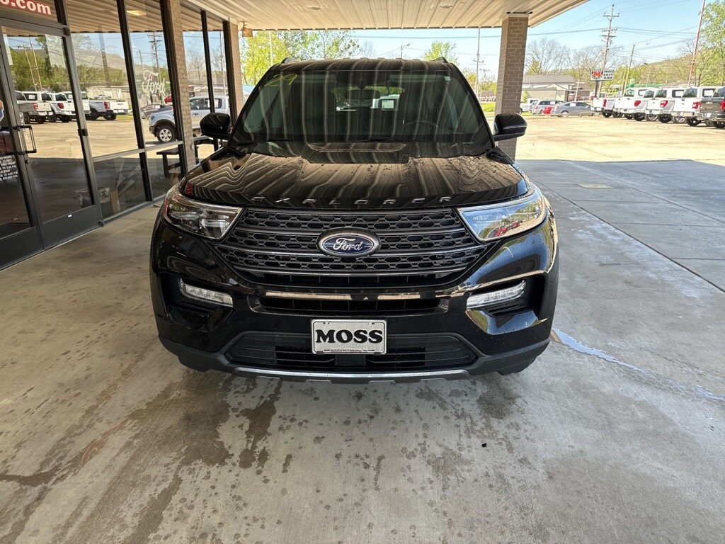 2023 Ford Explorer XLT photo 2
