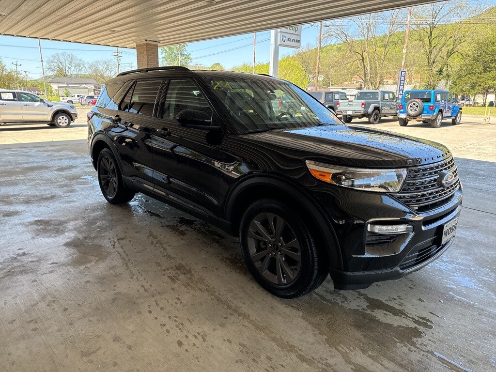 2023 Ford Explorer XLT photo 3