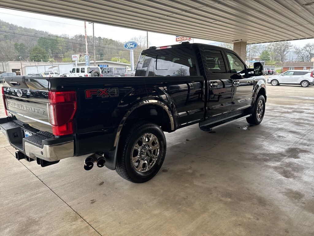 Used 2022 Ford F-350SD Lariat Truck Crew Cab