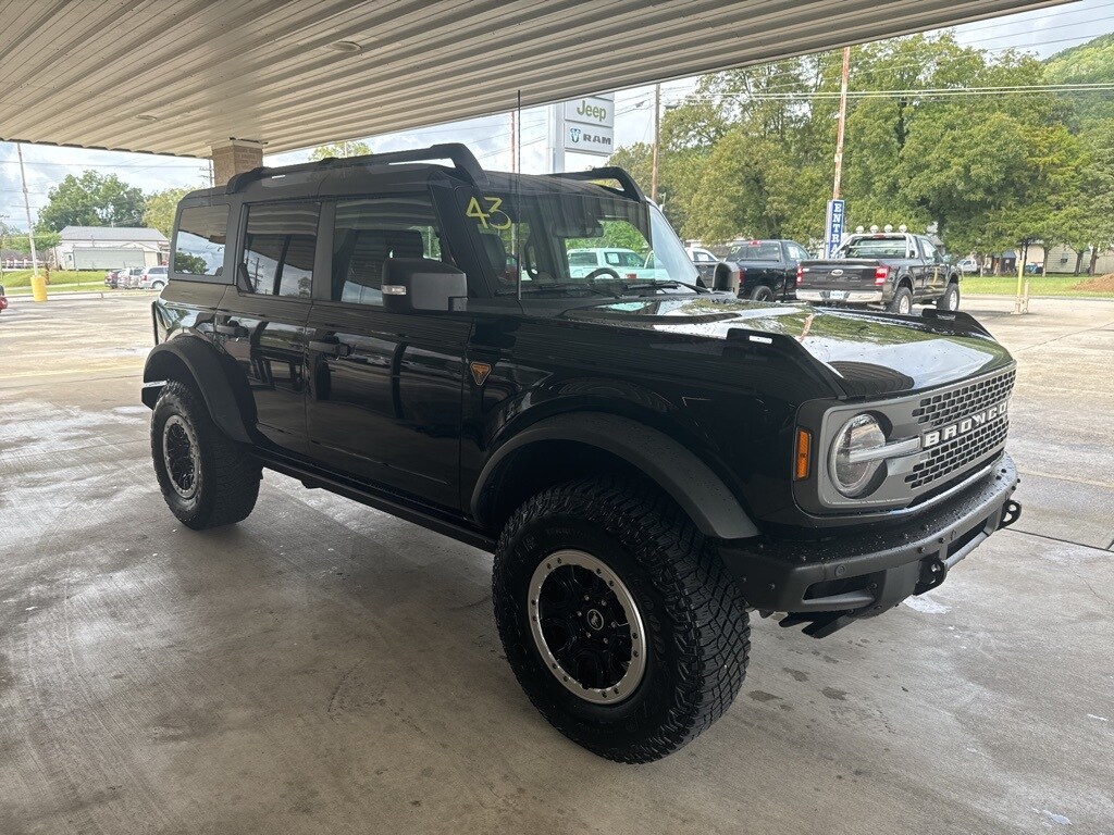 2022 Ford Bronco Badlands photo 3