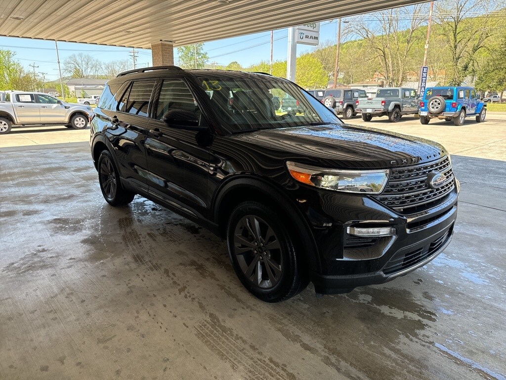 2023 Ford Explorer XLT photo 3