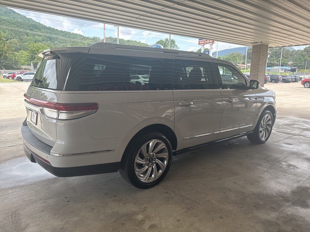 2024 Lincoln Navigator L Reserve photo 4