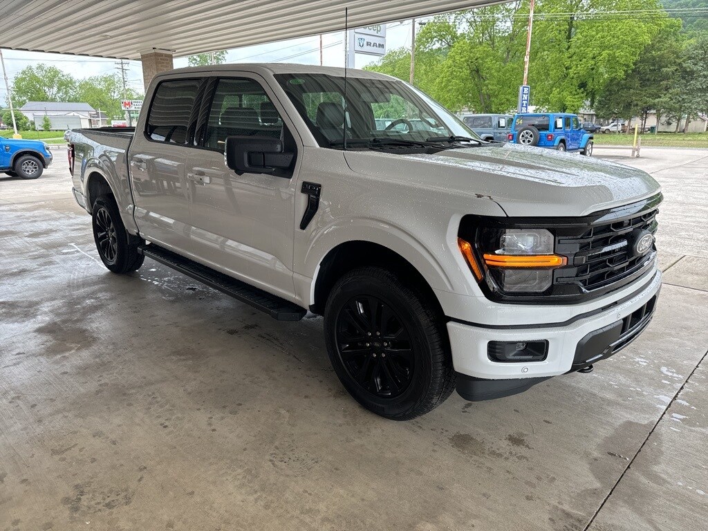 2025 Ford F-150 XLT photo 3