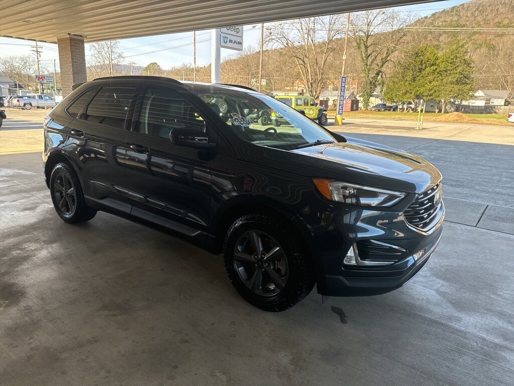 2023 Ford Edge SEL photo 3