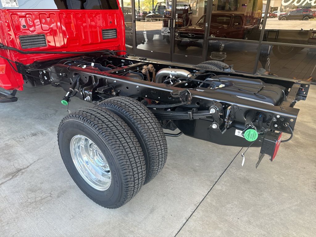 2026 Ford F-350 Super Duty Chassis Cab XL - Photo 25