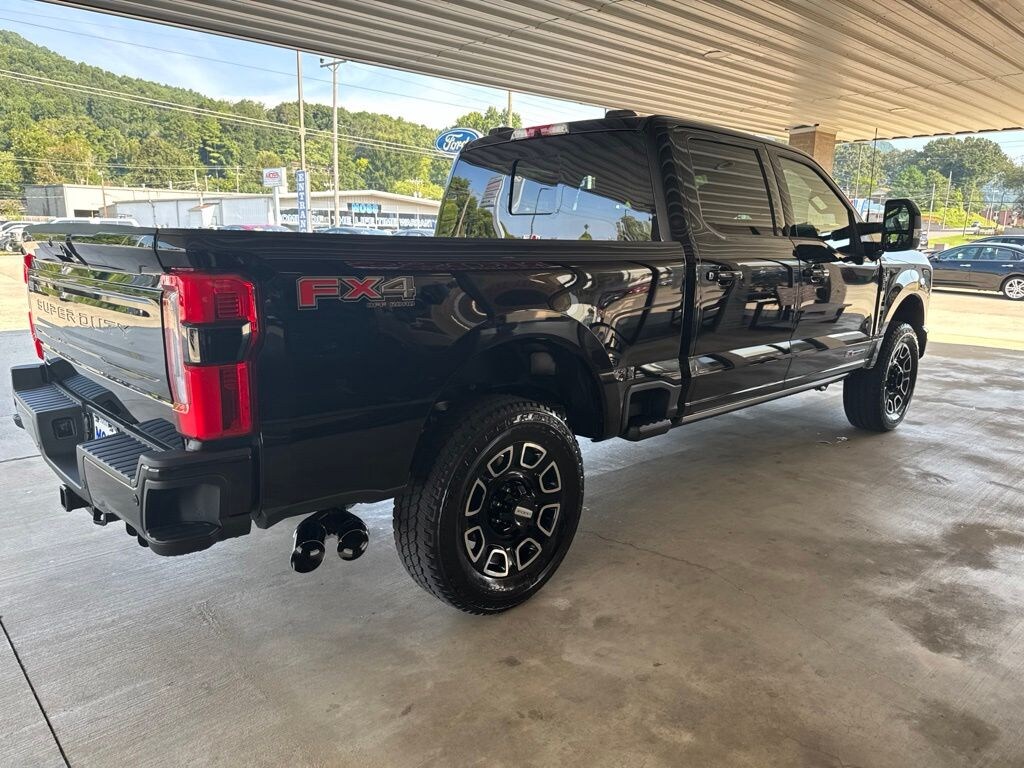 New 2026 Ford F-350SD Platinum Truck Crew Cab