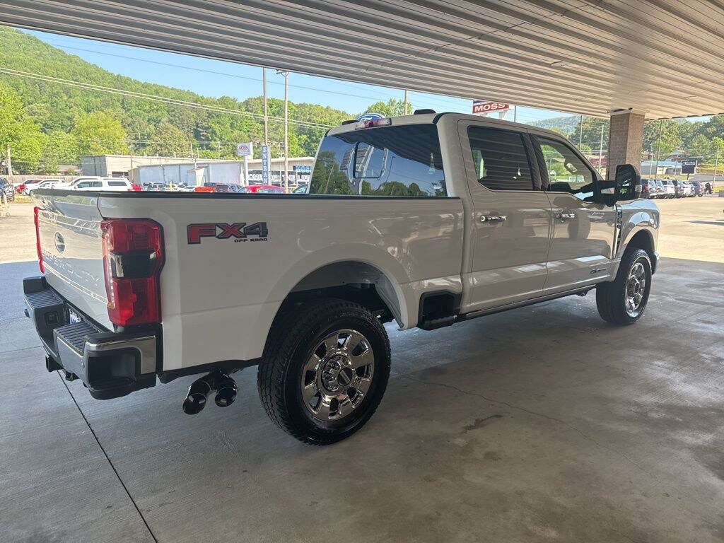 New 2026 Ford F-250SD Lariat Truck Crew Cab