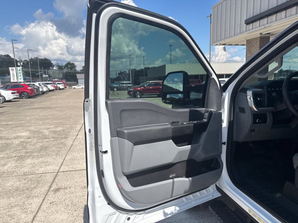 2024 Ford F-550 Super Duty Chassis Cab XL - Photo 13