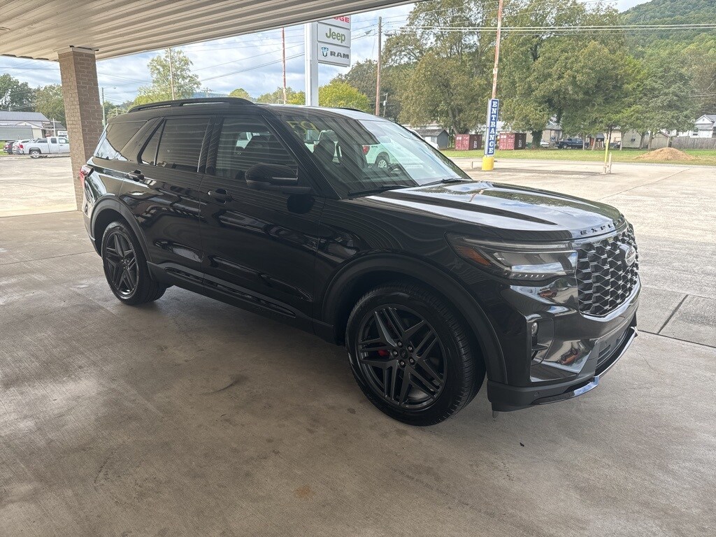 2025 Ford Explorer ST photo 3