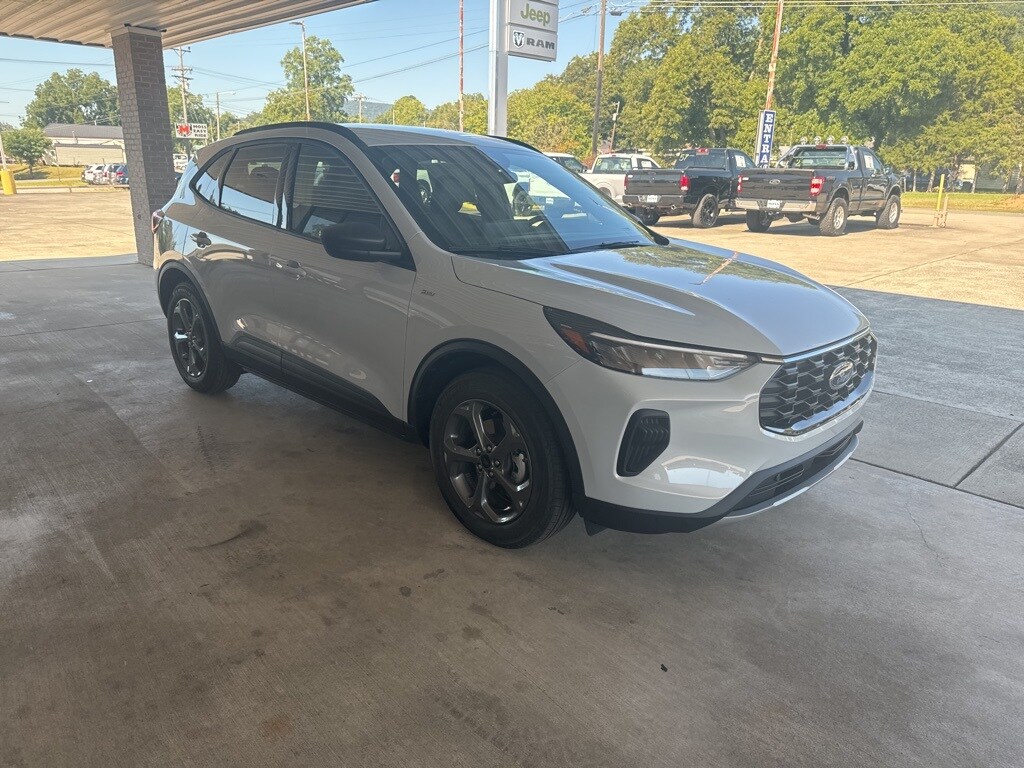 2025 Ford Escape ST-Line photo 3